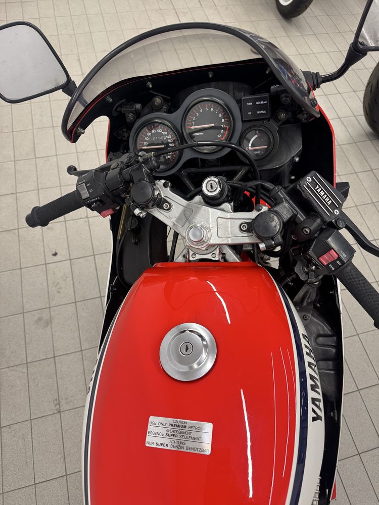 Yamaha RD500 LC YPVS - V4 2tempos
