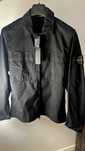 Stone Island overshirt in black, size S.
Brand new with tags, 100%
