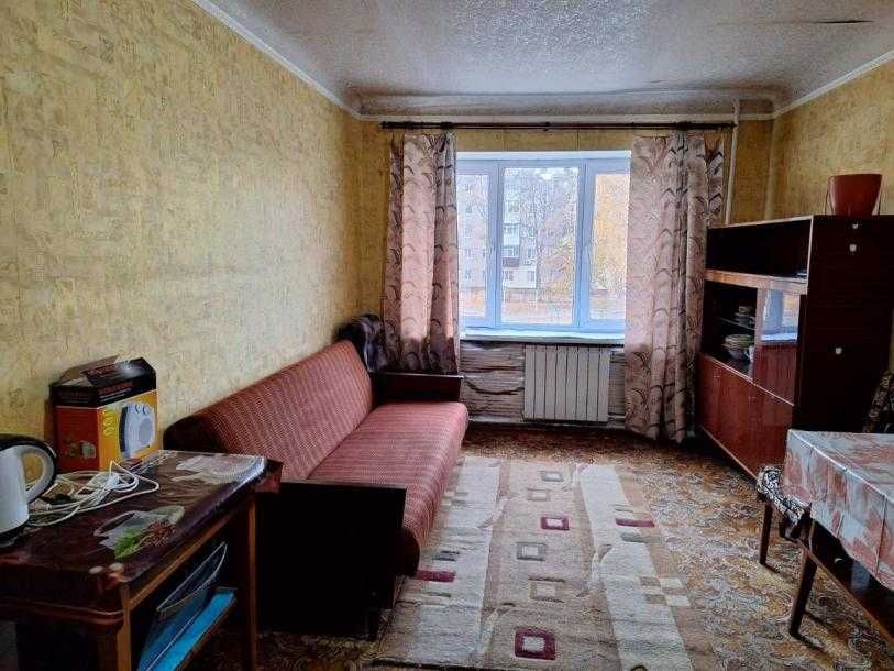 У продажу кімната біля метро Армійська