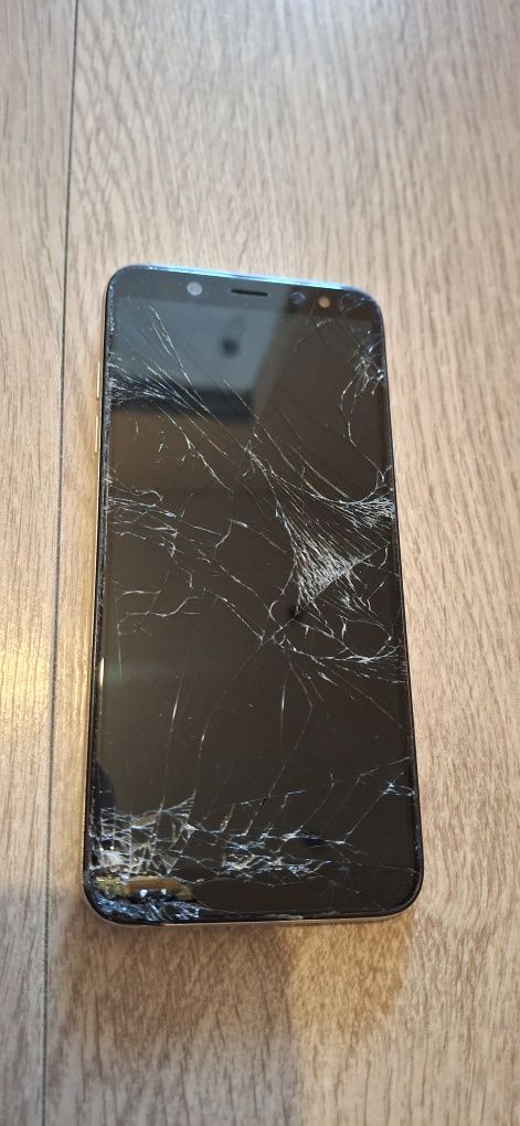 Samsung A6 на запчасти.