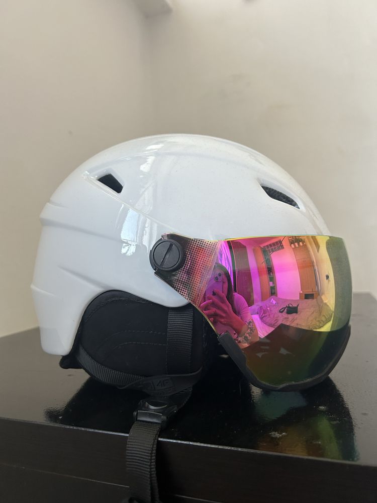 Kask narciarski 4f z goglami