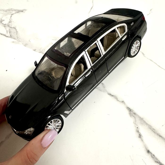Машинка BMW чорна