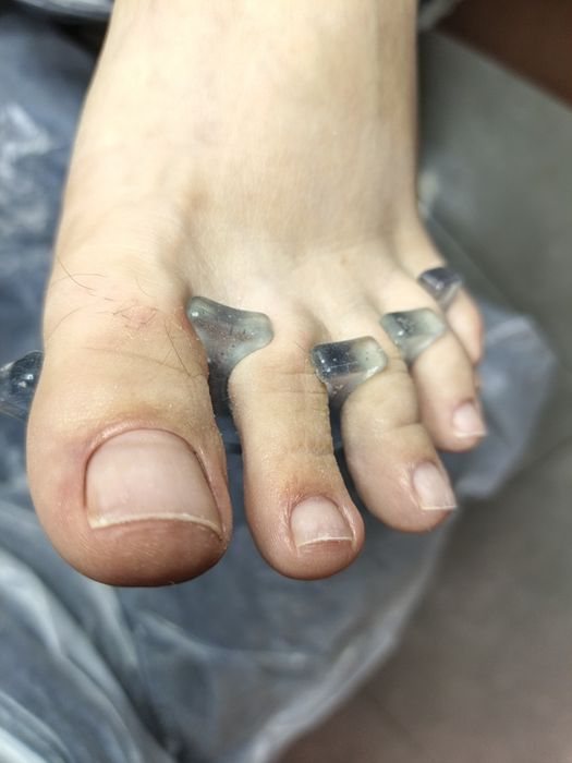 Послуги манікюру та педикюру