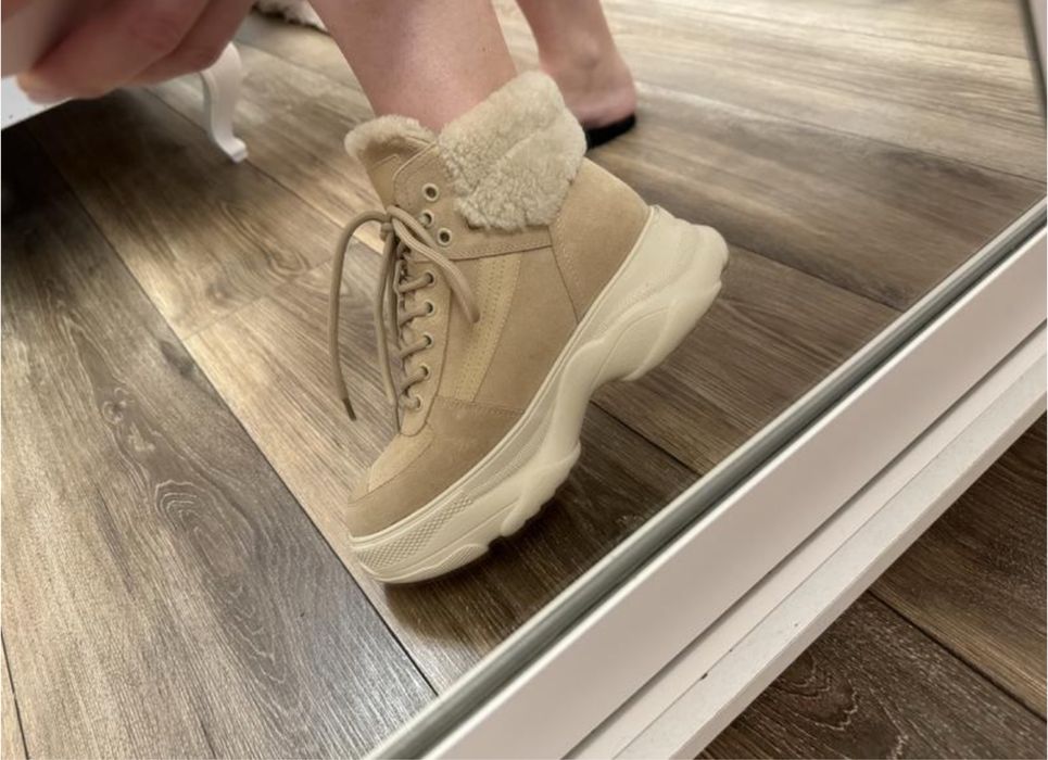 Продам зимові чоботи