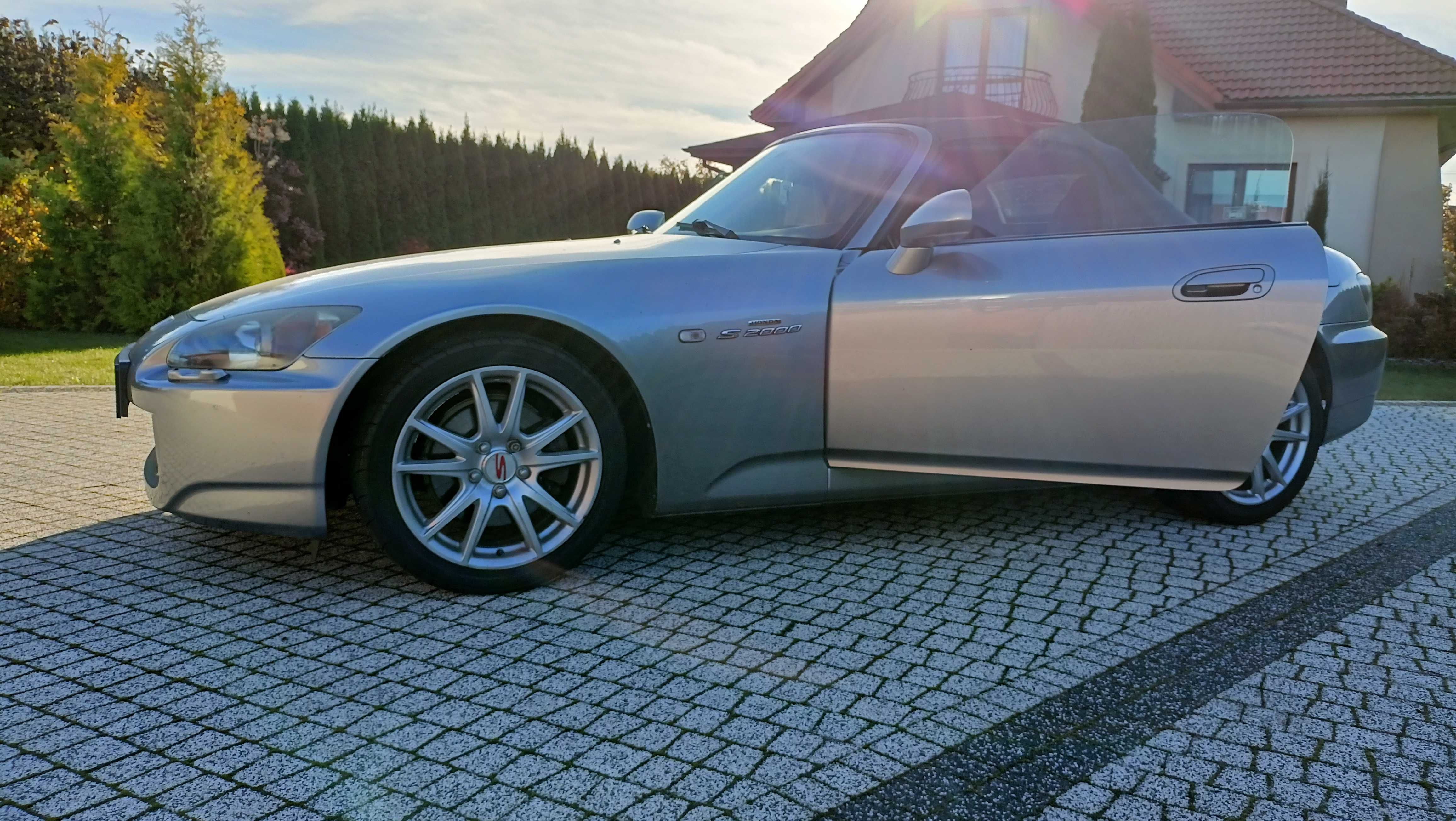 Honda S2000 AP2 roadster