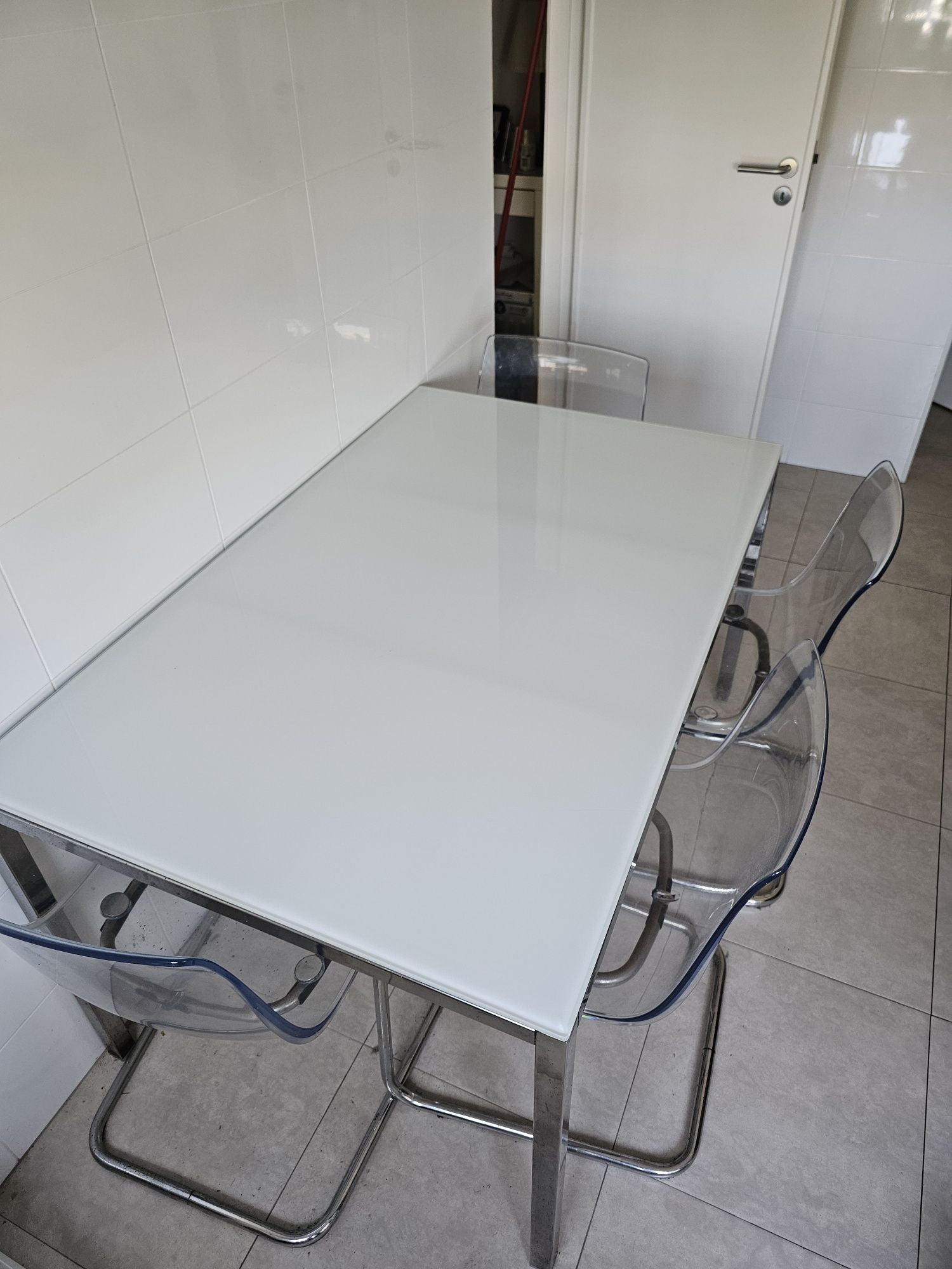 Mesa refeição Ikea com cadeiras