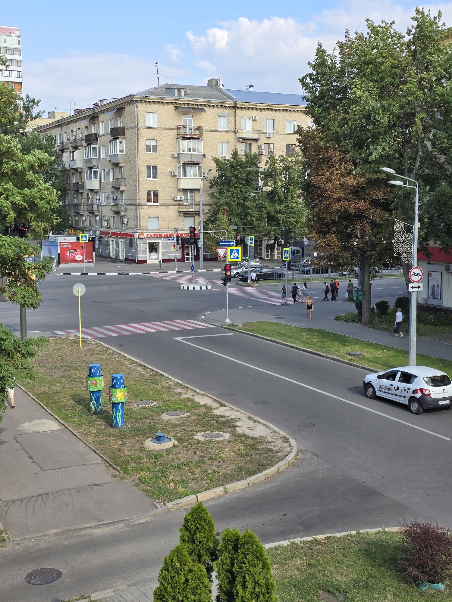 Посуточно, 1 комнатная студия Пр. Науки  19а