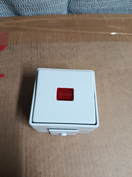 Przełącznik kołyskowy uniwersalny, 3 krotny 606 kow