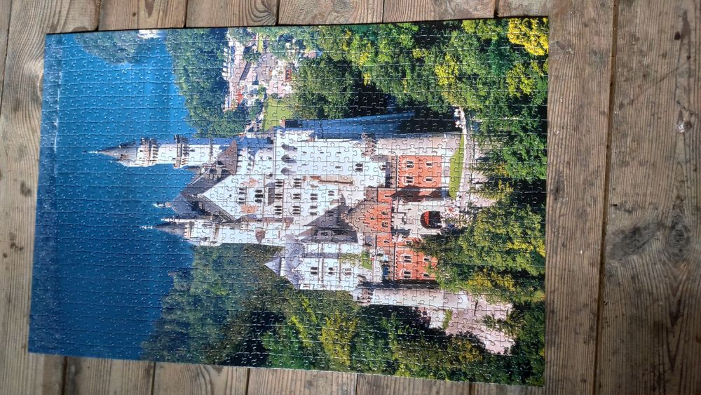 Obraz z puzzli do oddania.