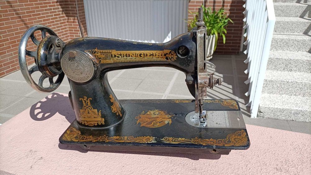 Máquina de costura Singer antiga (cabeça)