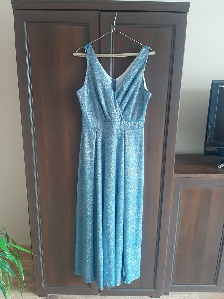 Sukienka niebieska błyszcząca na ramiączkach
