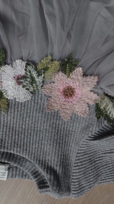 4 sukienki 68 H&M świąteczne czerwona biało czarna szara