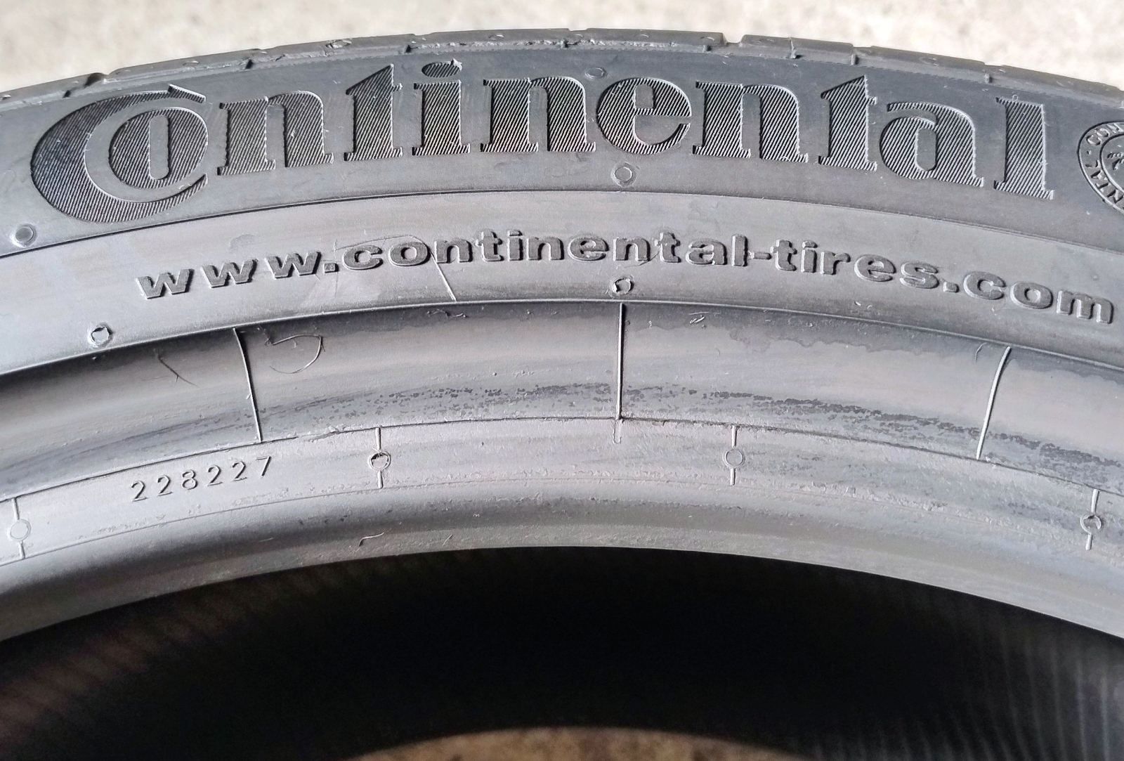 Шини літні R20 255/40 Continental Conti Sport Contact 5