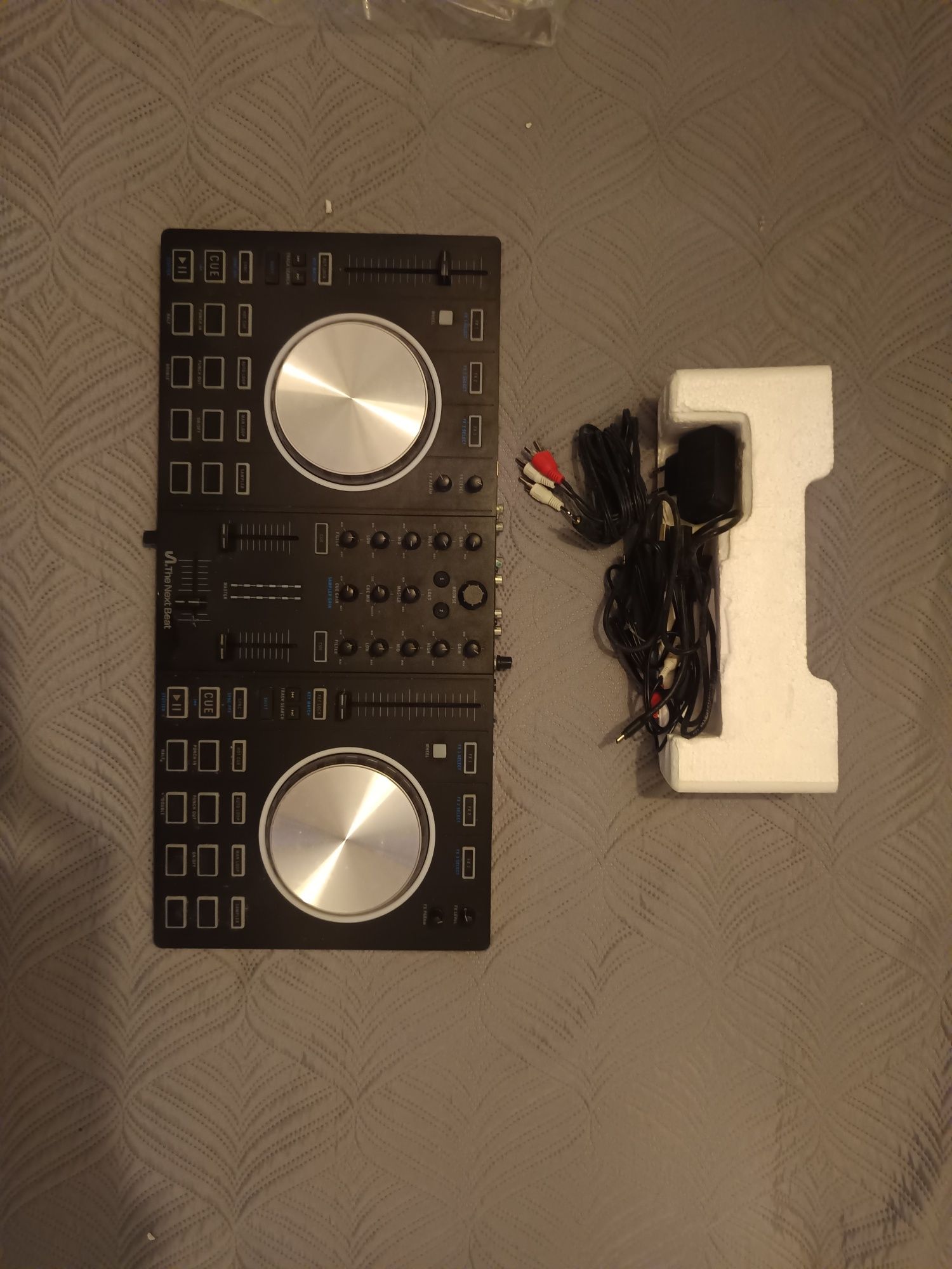 Mesa de Mistura - Edição limitada Tiesto
The Next Beat By Tiesto