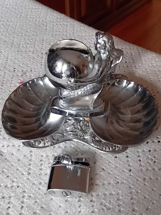 Zestaw zapalniczka i popielniczka