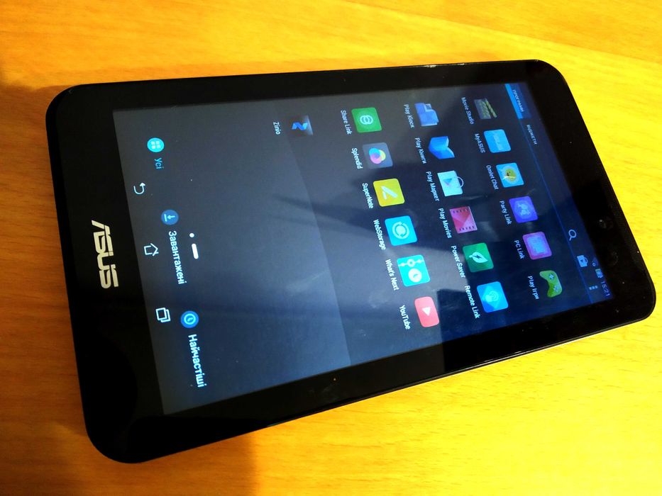 Планшет  ASUS невеликий