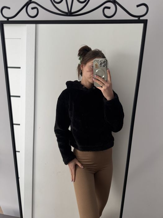 Bluza grubsza welurowa ciepła krótka z kapturem