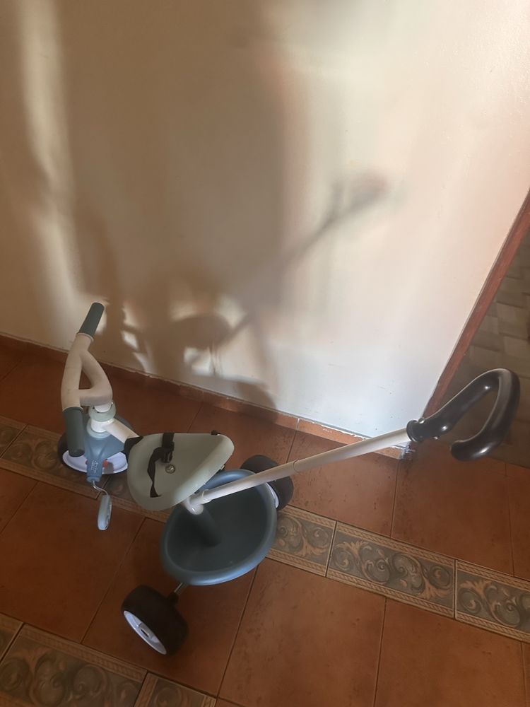 Triciclo bebé, usado em bom estado
