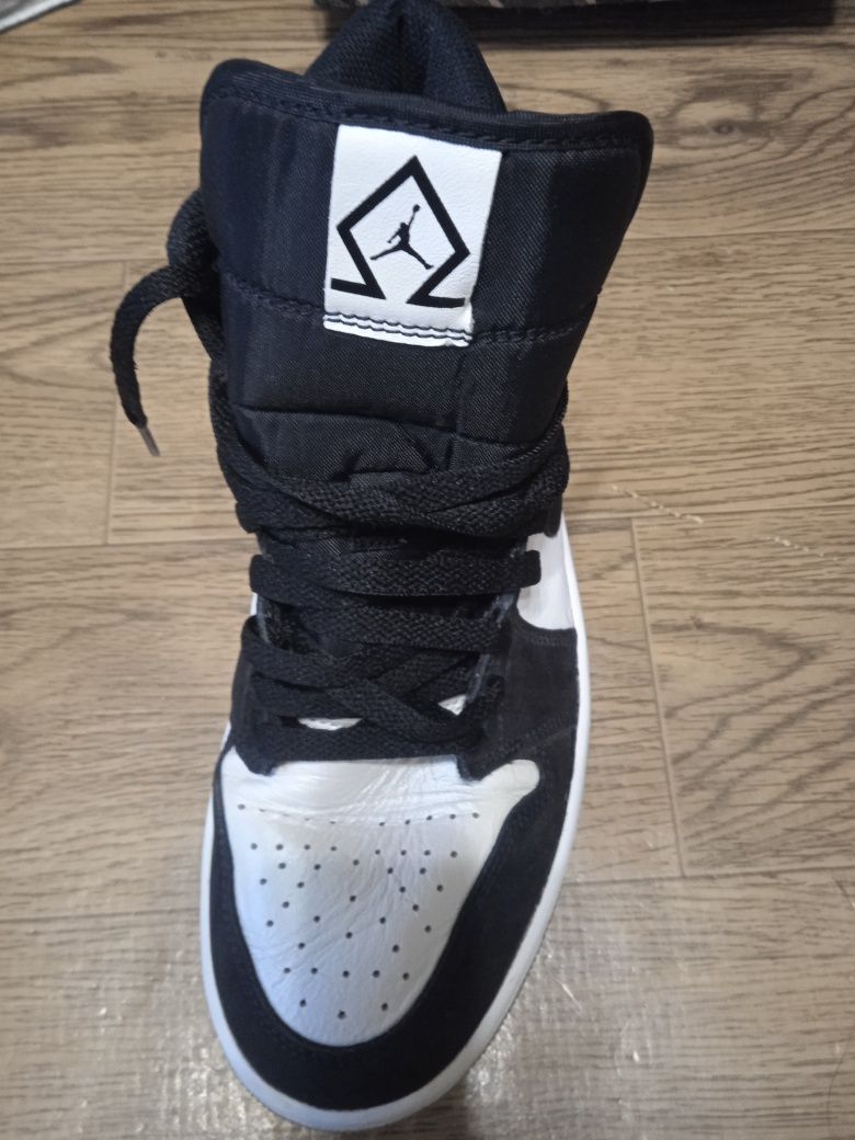 Чоловічі кросівки Air Jordan 1 Mid SE White/Black
