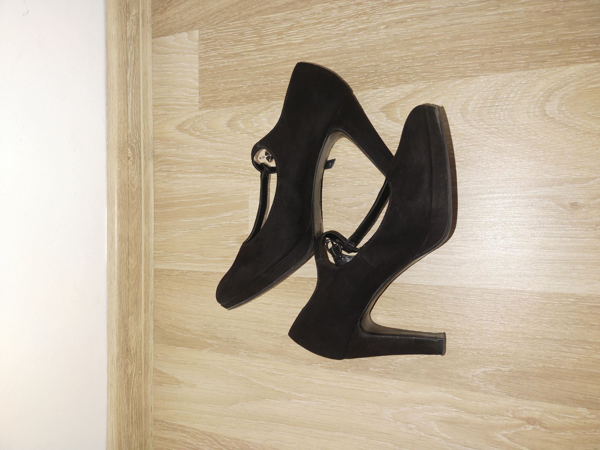 Buty na obcasie czarne