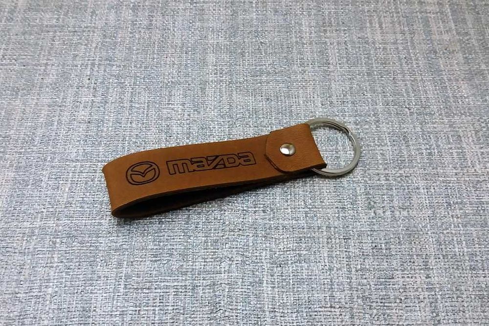 Personalizo porta chaves em couro com qualquer marca de carro.