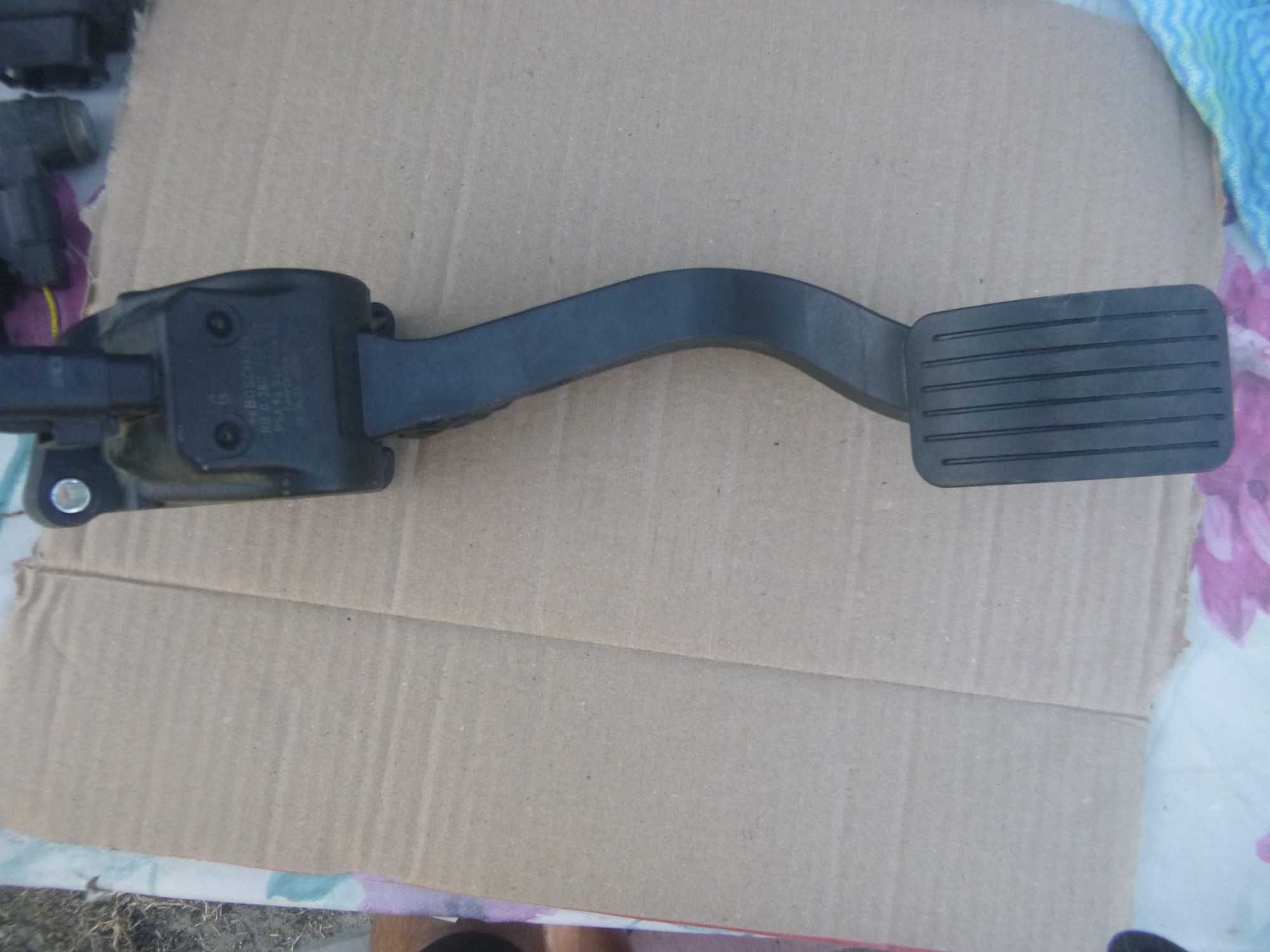 Berlingo III Partner 1.6 HDI pedał gazu 968.483.4480