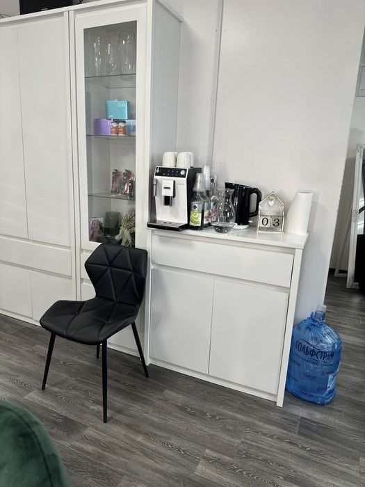 Оренда кушетки , стіл бровіста, візажиста.