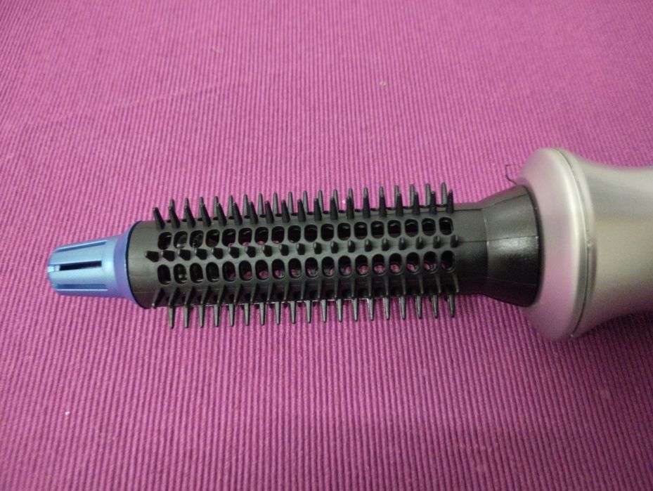 Escova modeladora e alisadores de cabelos