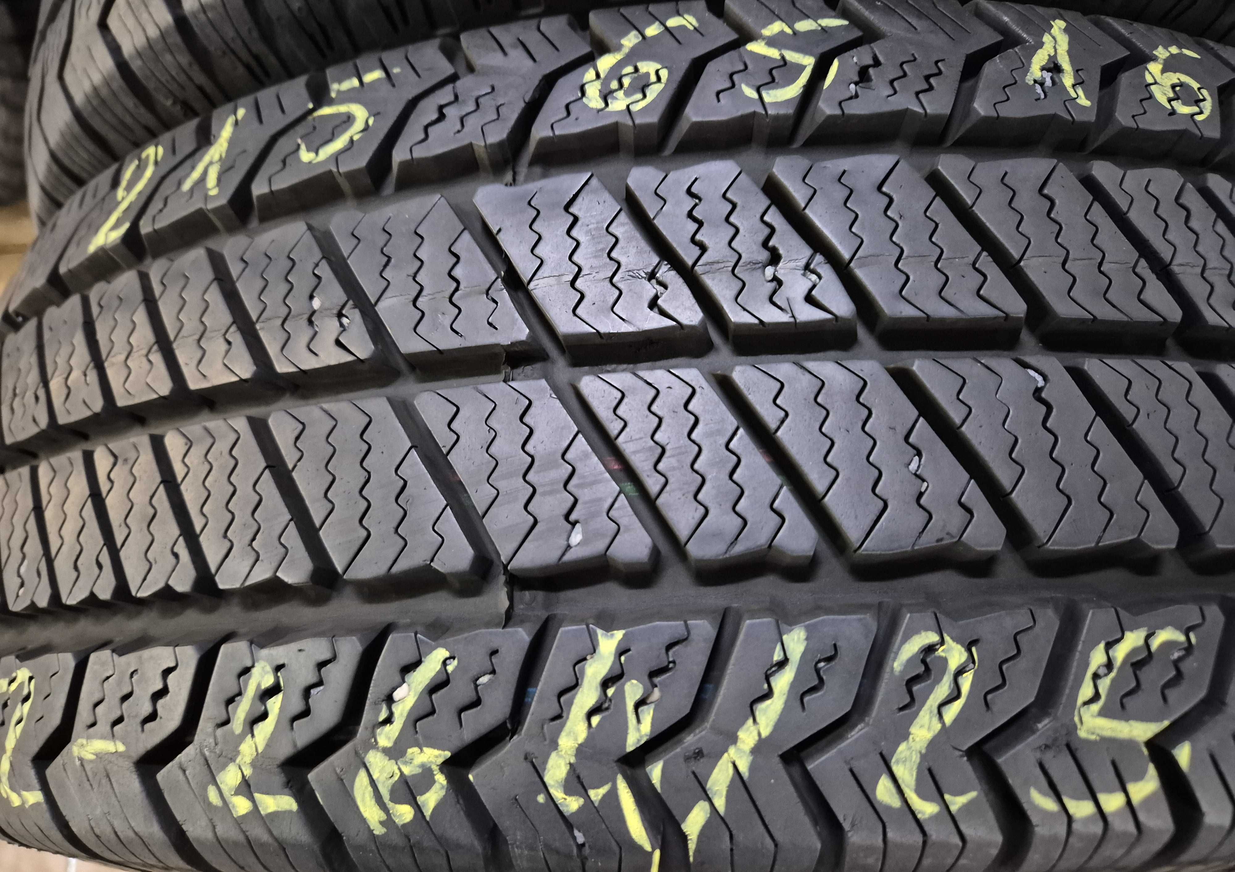215/65r16C (Z264/25)006 2szt 8/9mm SnowVanis 2 BARUM 18r ZIMOWE