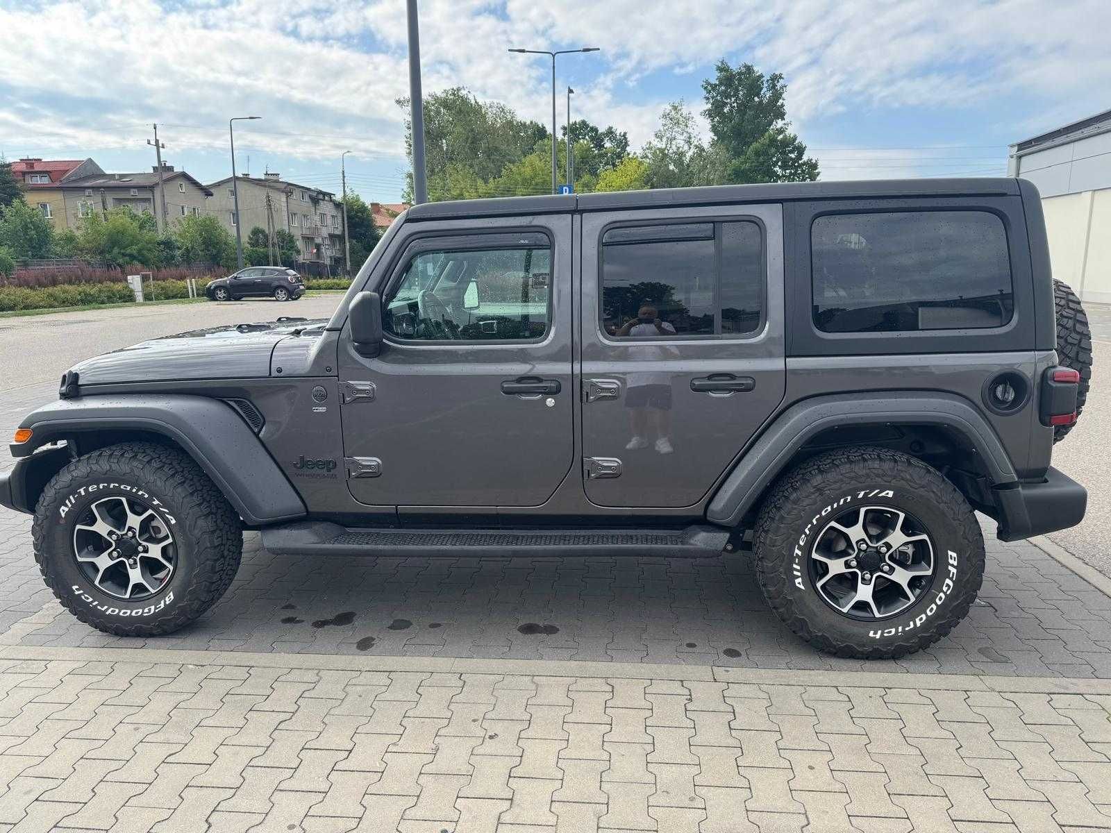 Jeep Wrangler  3,6  22r. 159 tys.