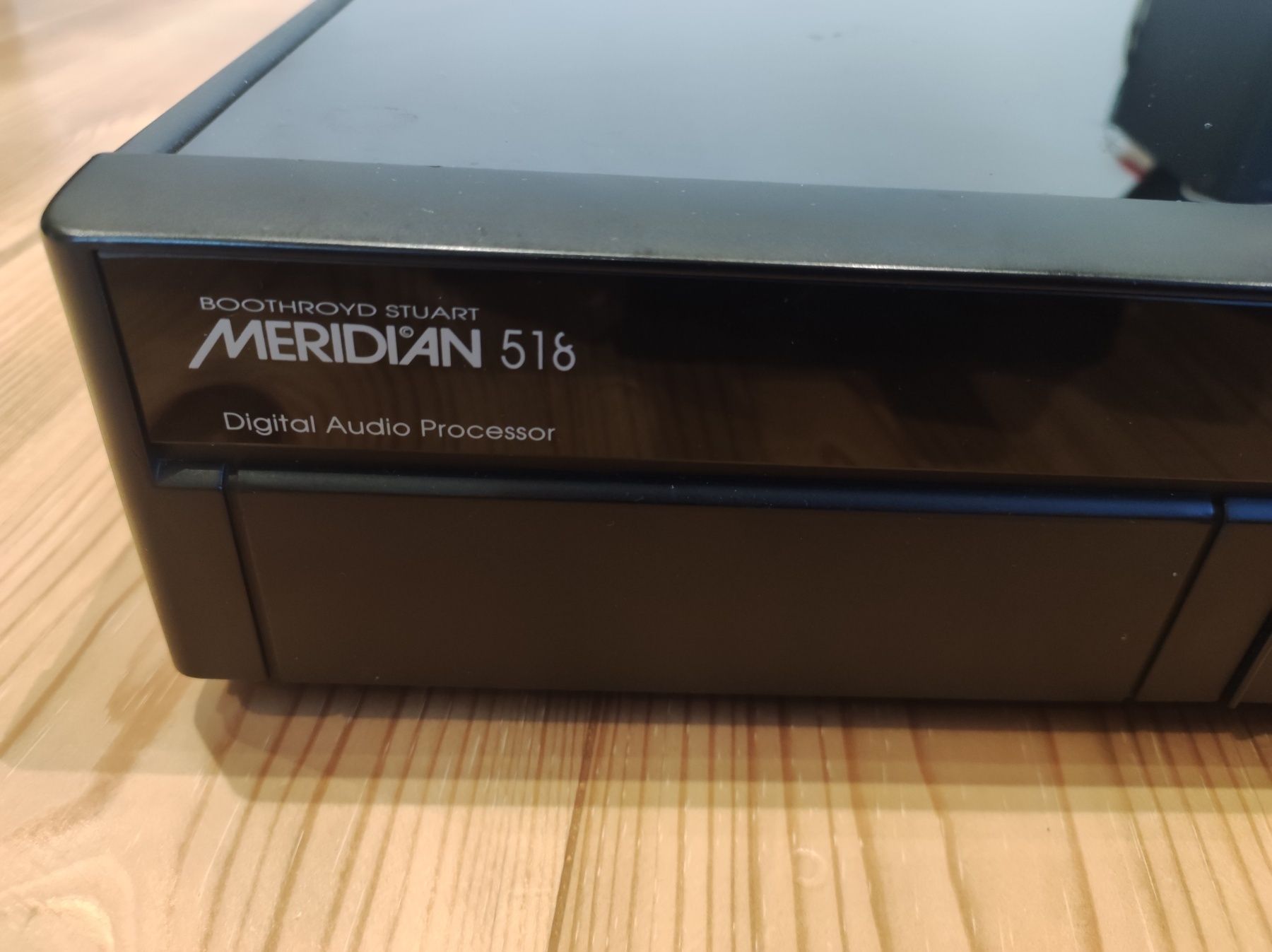 Цыфрофой предусилитель, аудиопроцесор Meridian 518