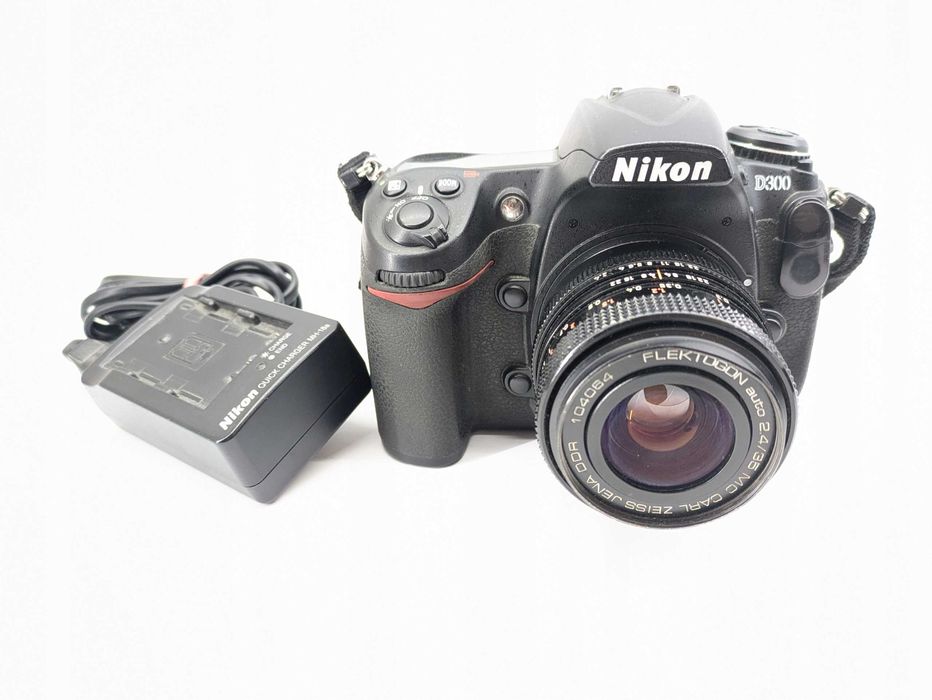 Lustrzanka Nikon D300 body + Flektogon 2,4/35 MC
