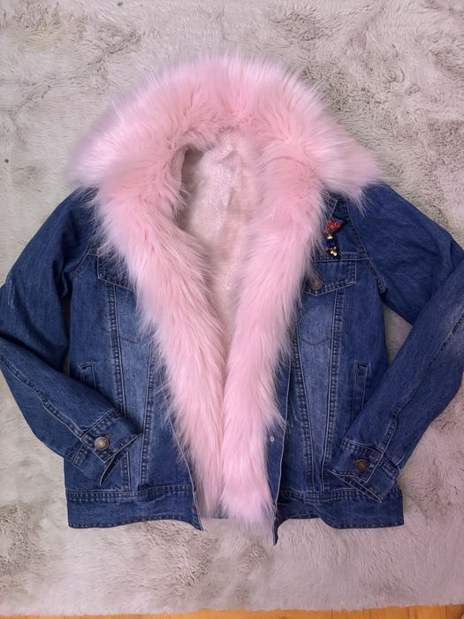 Jeansowa kurtka z odpinanym rozowym futerkiem i z cekinami S/M
