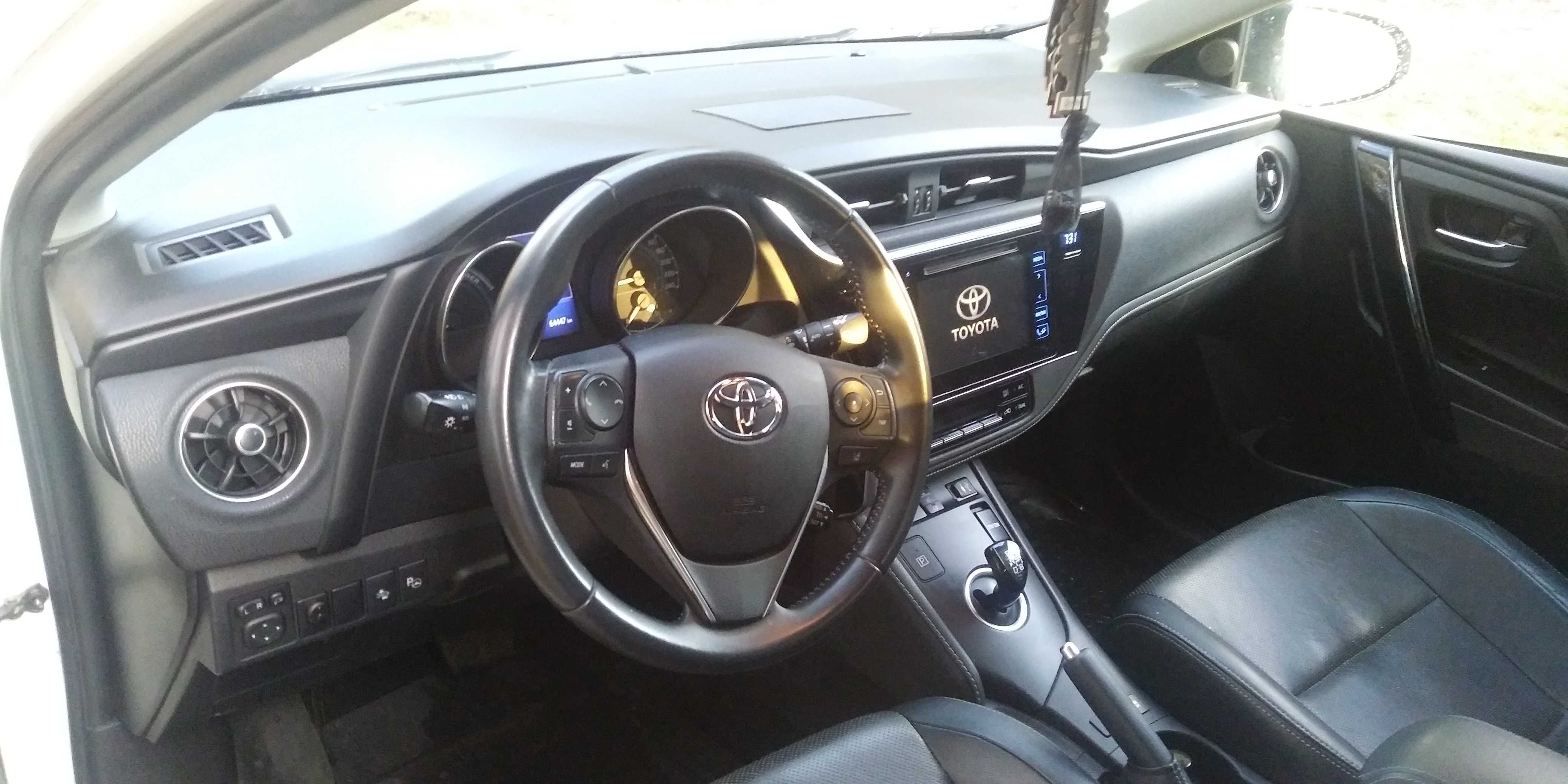 Toyota Auris 1.8 Benz- Hybrid