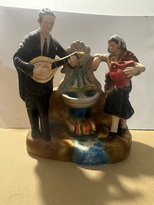 Peça antiga em ceramica