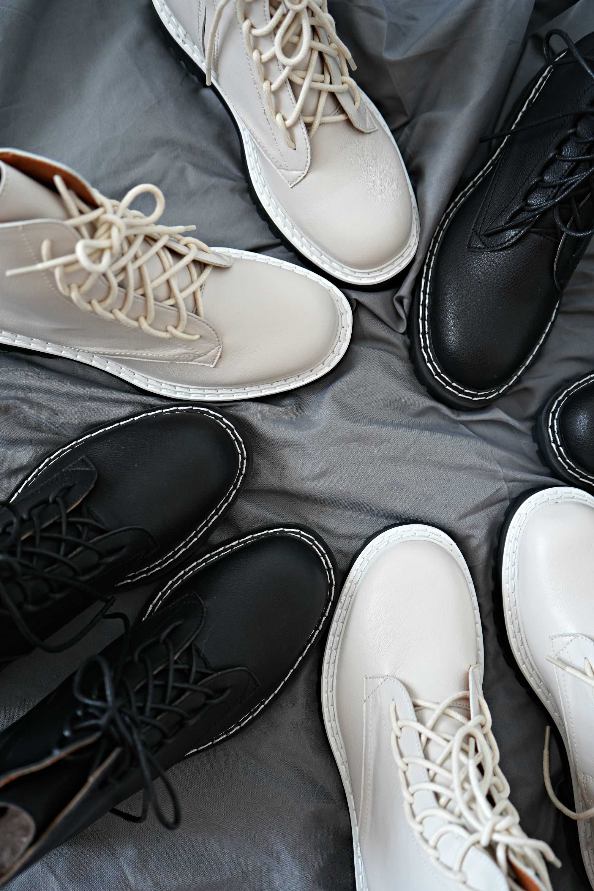Кожані ботинки на шнурках з контрастною строчкою