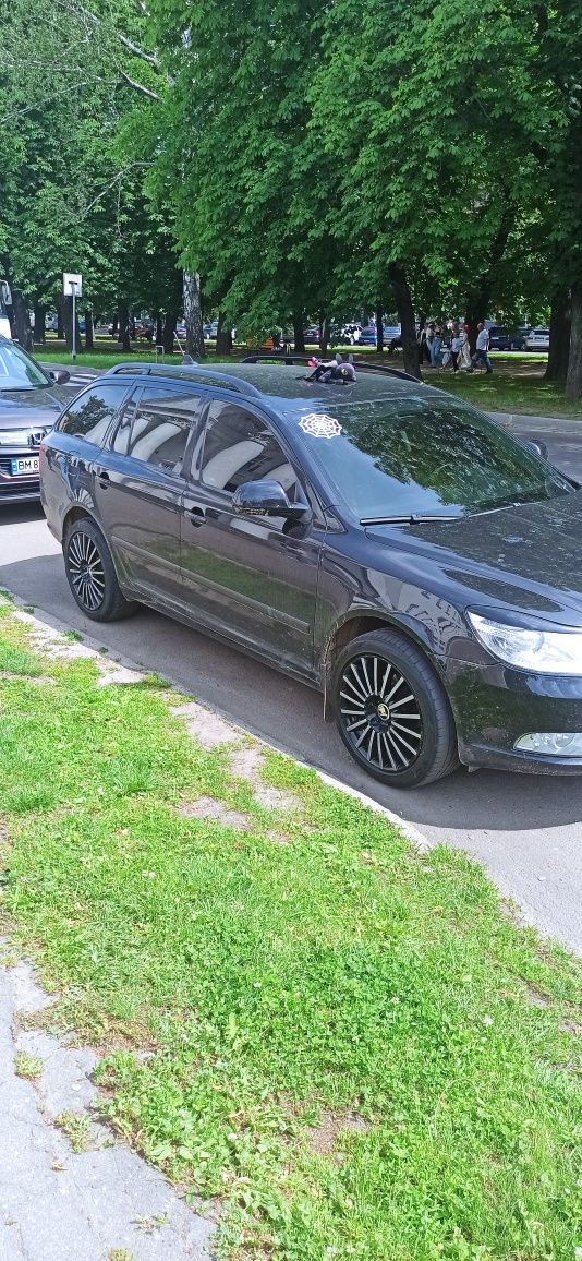 Продам 4 легкосплавні диски 5×112 з резиною 215/50-17