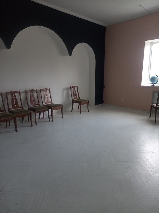 Здам офіс в центрі міста без комунальних послуг