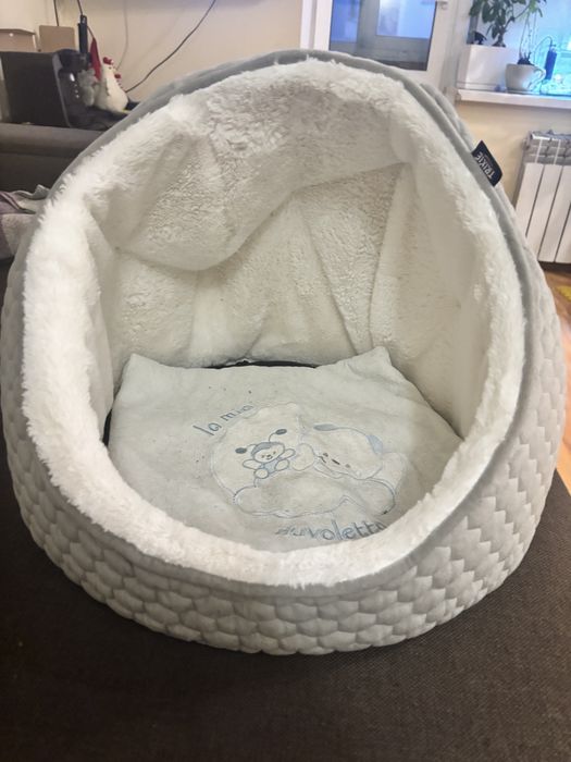 Іграшки та хатинка для котика