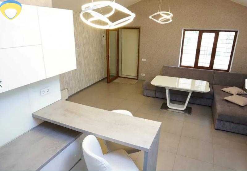 Продам двоповерховий будинок з ділянкою на Черемушках! вул. Кордонна