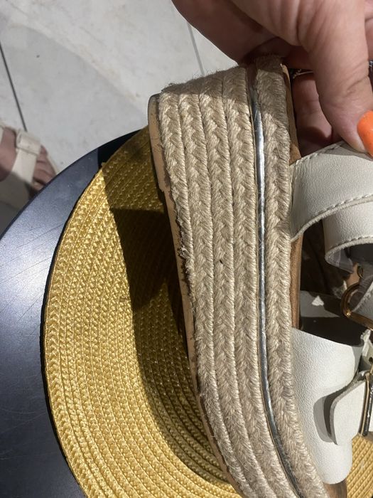 Sandały na platformie .