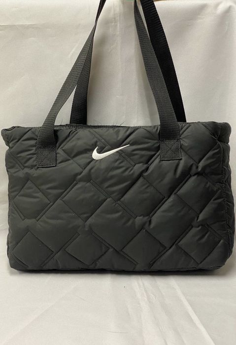 Містка стьобана сумка