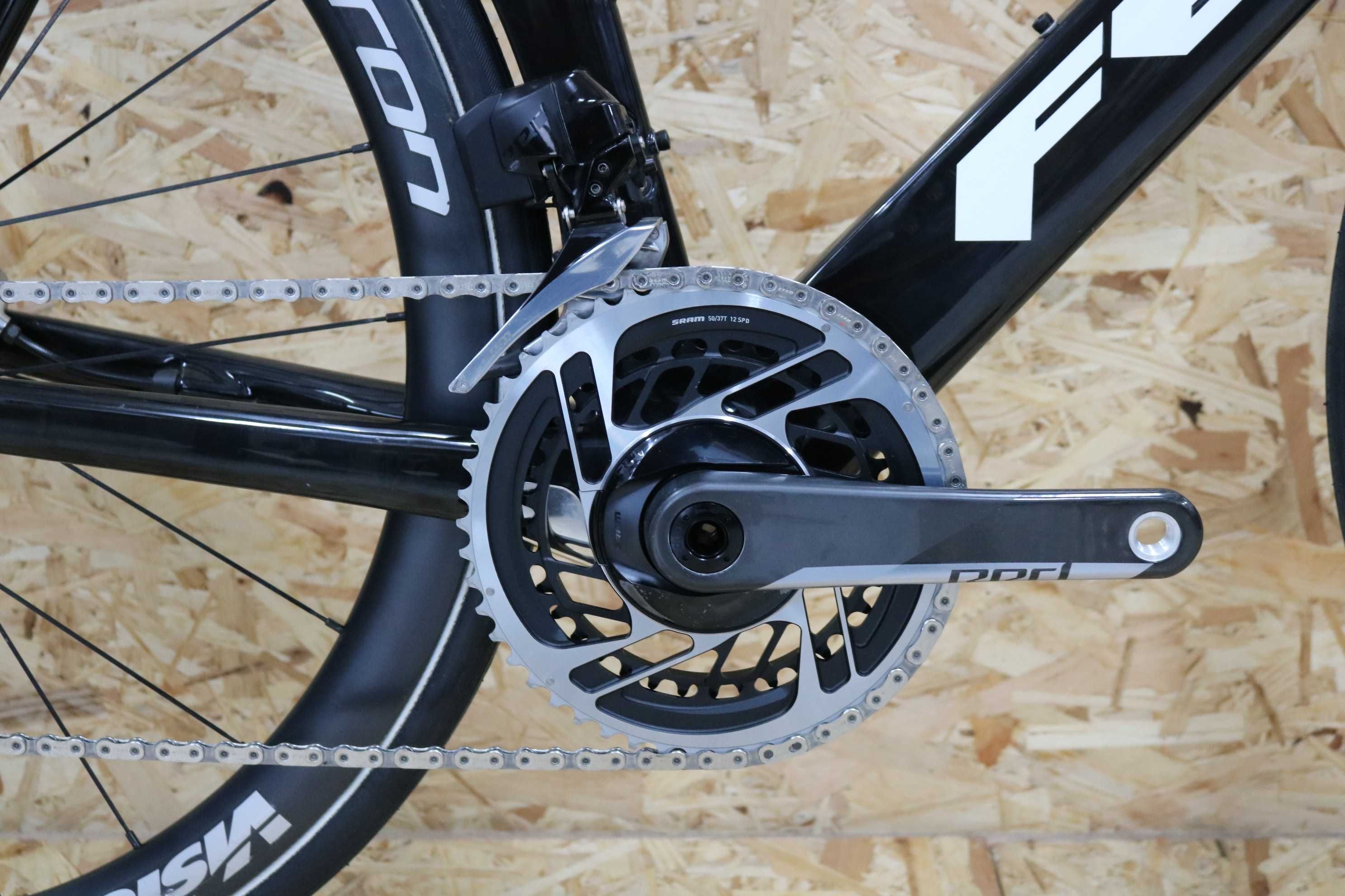 Bicicleta aero / Felt AR / Sram Red AXS
