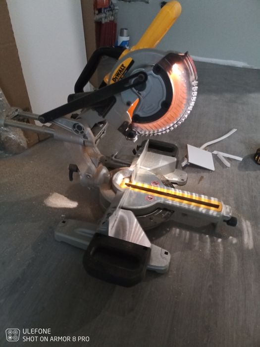 Торцовка DeWalt DCS 365