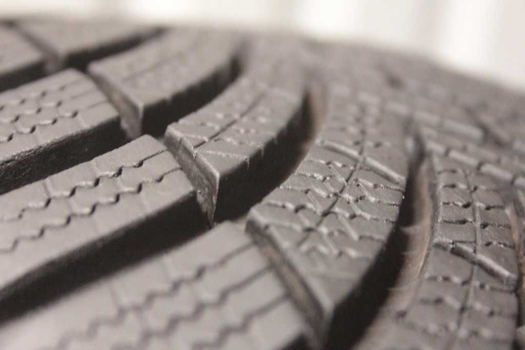 205/60/16 Semperit Speed-Grip 5 205/60 R16 1x8mm 2021r