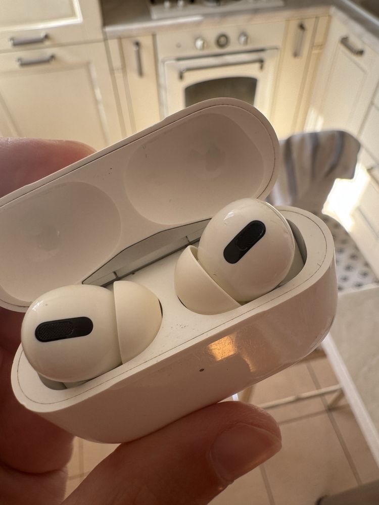 AirPods Pro оригінал + кейс + чохол