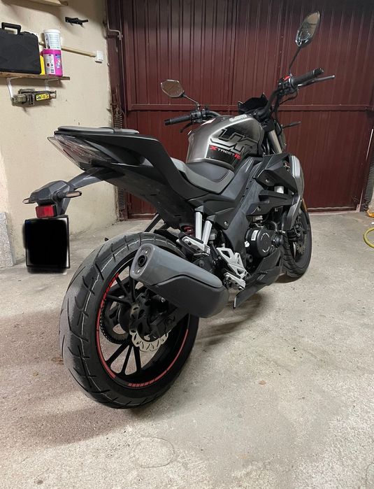 Mota UM 125cc, em ótimo estado e dentro da garantia
