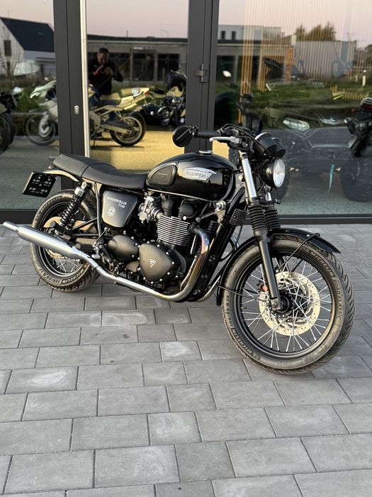 Triumph Bonneville T100 z 2015r Niemcy piekny ksiazki serw