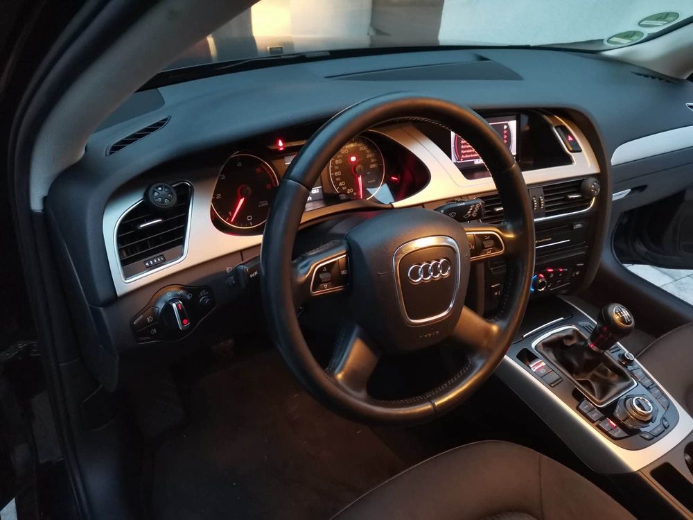 SPRZEDAM AUDI A4 B8 z 2011 roku.