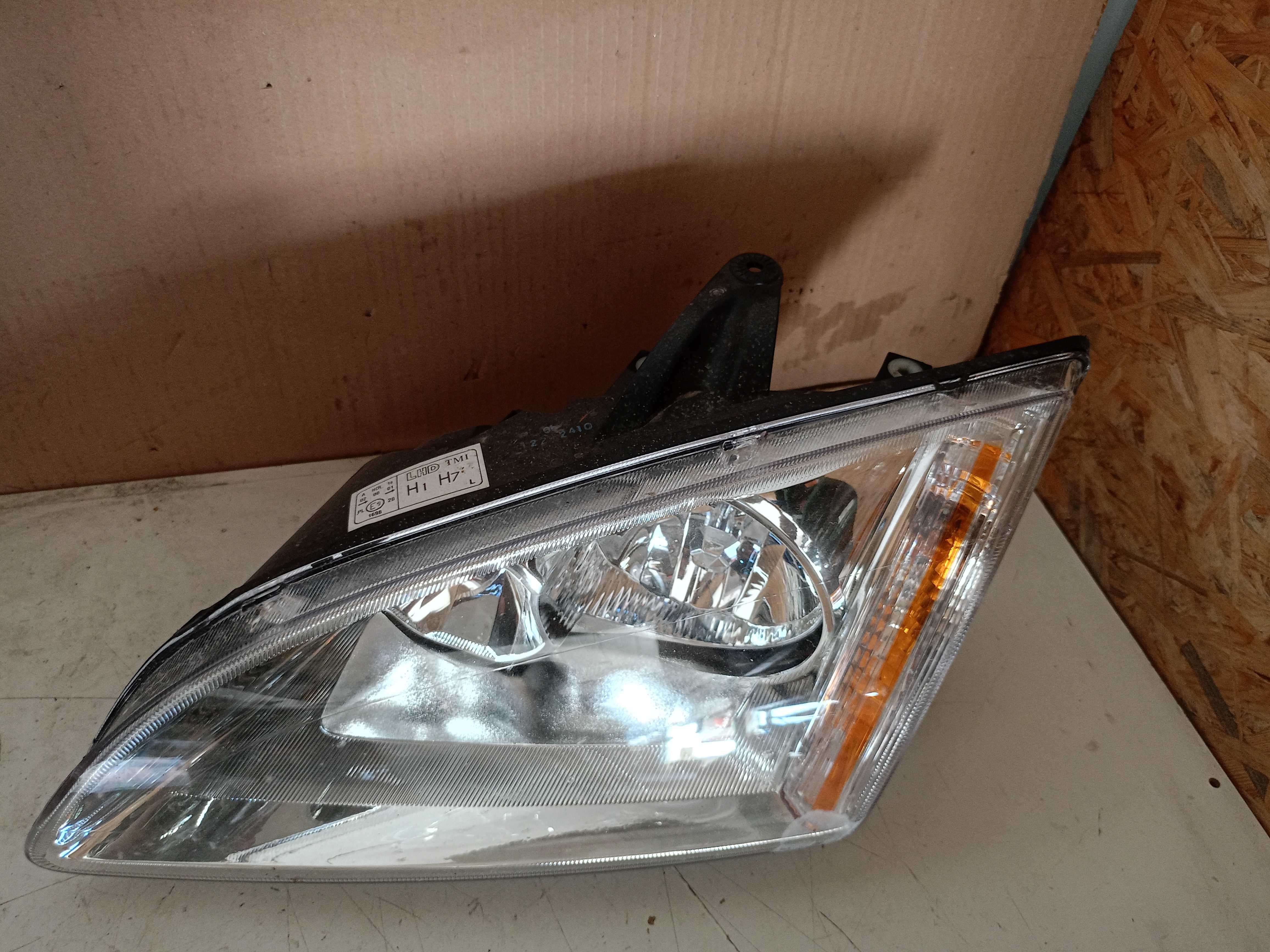 Ford Focus MK2 Lampa Lewa Przód EU